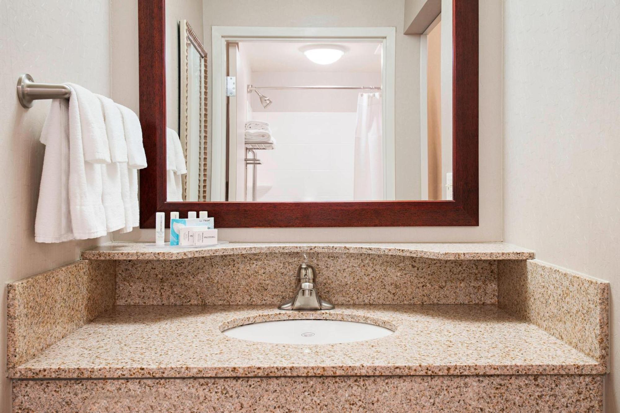 Springhill Suites By Marriott Wheeling Triadelphia Area Exterior foto